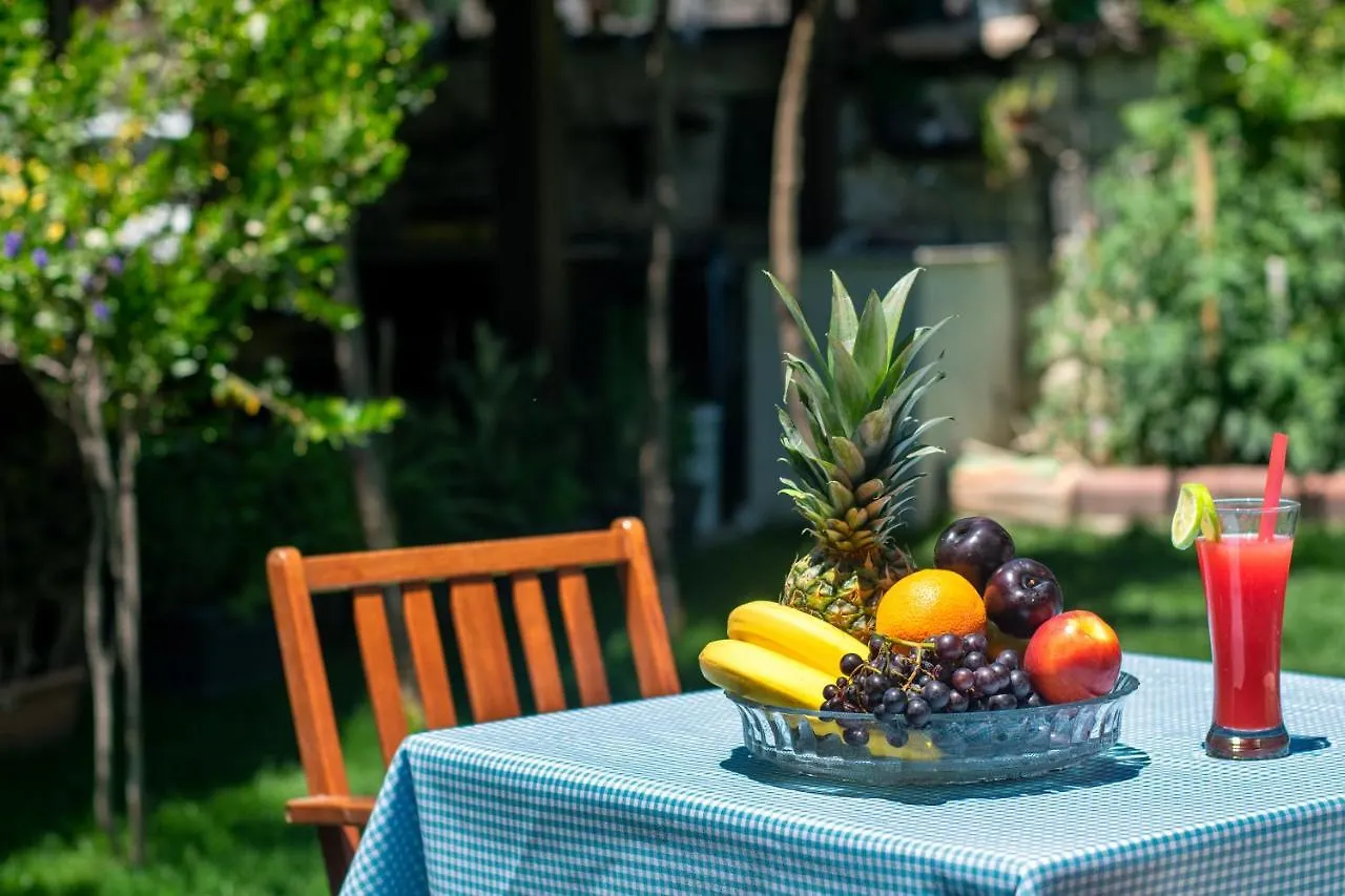 ***  Flores Hotel Alaçatı Türkiye