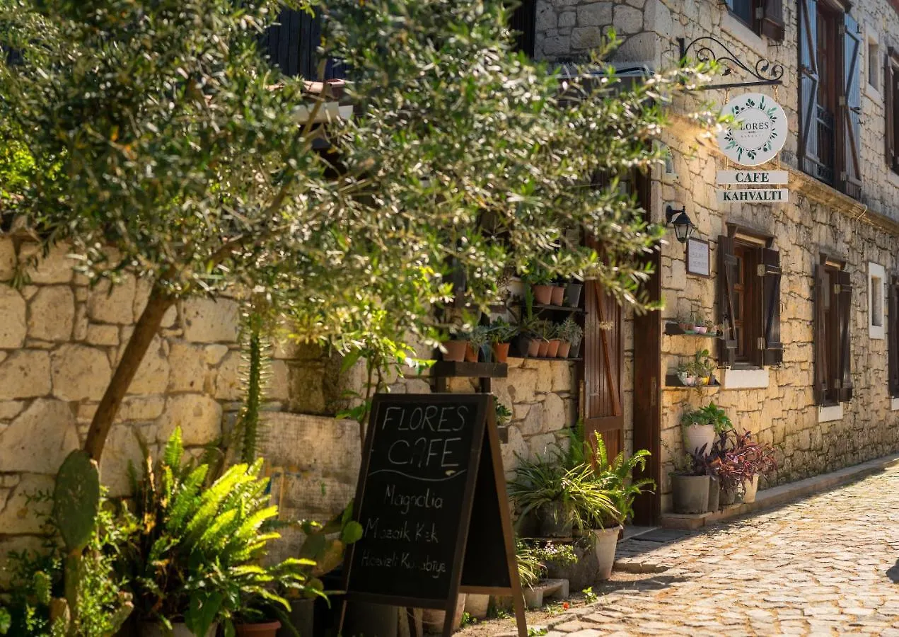 Flores Hotel Alaçatı 3*,